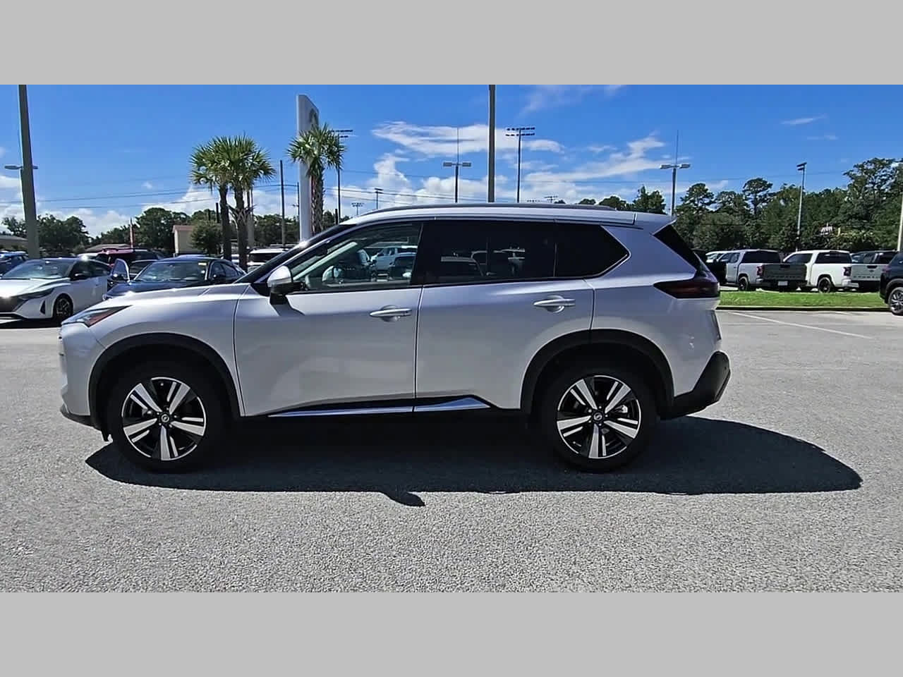 Used 2021 Nissan Rogue SL AWD/4WD image 25