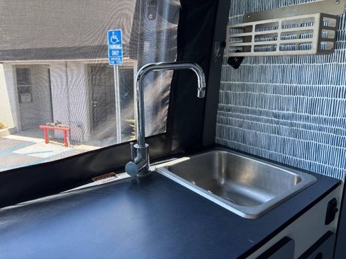 Used 2020 Mercedes-Benz Sprinter 2500 image 22