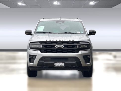 Used 2022 Ford Expedition Limited image 6