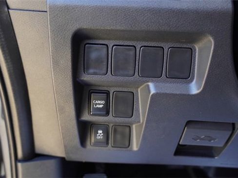 Used 2022 Nissan Frontier SV image 22