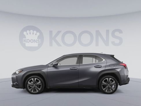 Used 2022 Lexus UX 200 w/ Accessory Package (Z2) image 2