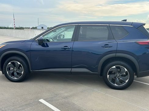 Used 2025 Nissan Rogue SV AWD/4WD image 9
