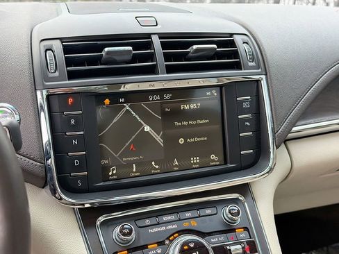 Used 2018 Lincoln Continental Select w/ Continental Climate Package image 15