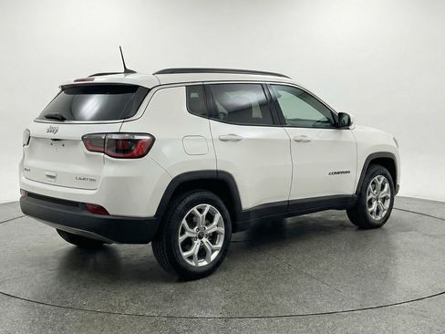 Used 2025 Jeep Compass Latitude image 9