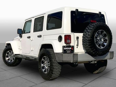 Used 2013 Jeep Wrangler Unlimited Sahara w/ Connectivity Group AWD/4WD image 9