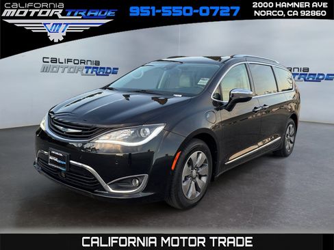 Used 2017 Chrysler Pacifica Platinum image 1