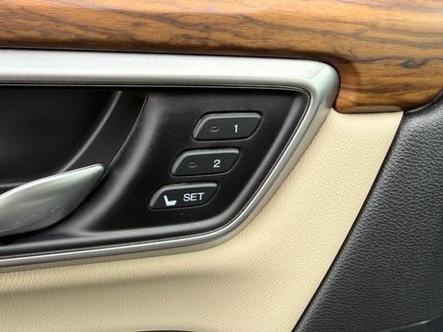 Used 2020 Honda CR-V Touring image 17
