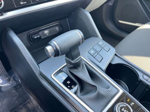 Used 2025 Kia Sportage LX image 40