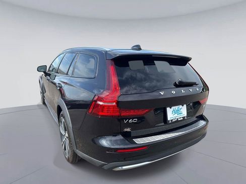 Used 2025 Volvo V60 B5 Cross Country Plus AWD/4WD image 6