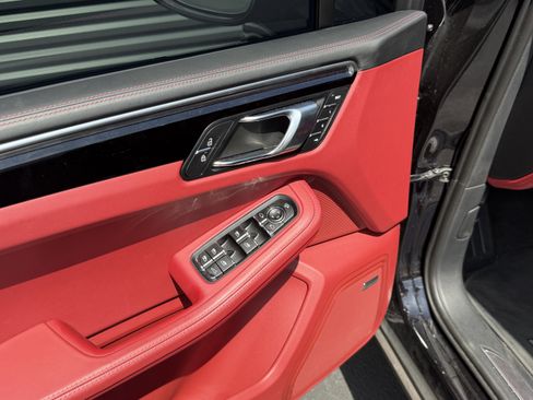 Certified 2024 Porsche Macan S AWD/4WD image 16