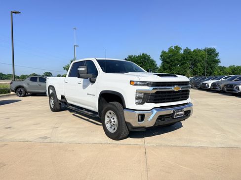 Used 2025 Chevrolet Silverado 2500 LT w/ Convenience Package AWD/4WD image 3