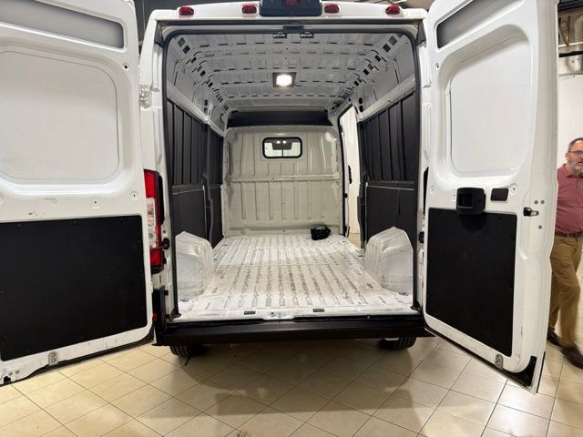 Used 2025 RAM ProMaster 2500 w/ Convenience Group FWD image 19