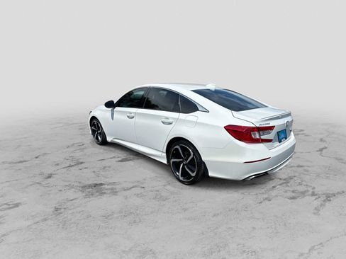 Used 2018 Honda Accord Sport image 6