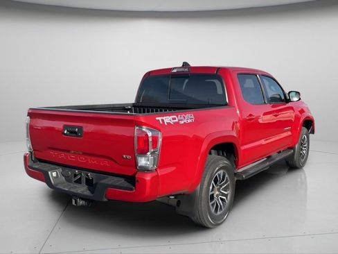 Used 2021 Toyota Tacoma TRD Sport w/ Technology Package image 3