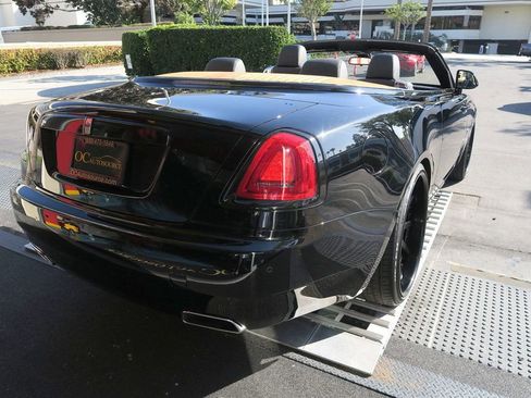 Used 2016 Rolls-Royce Dawn image 9