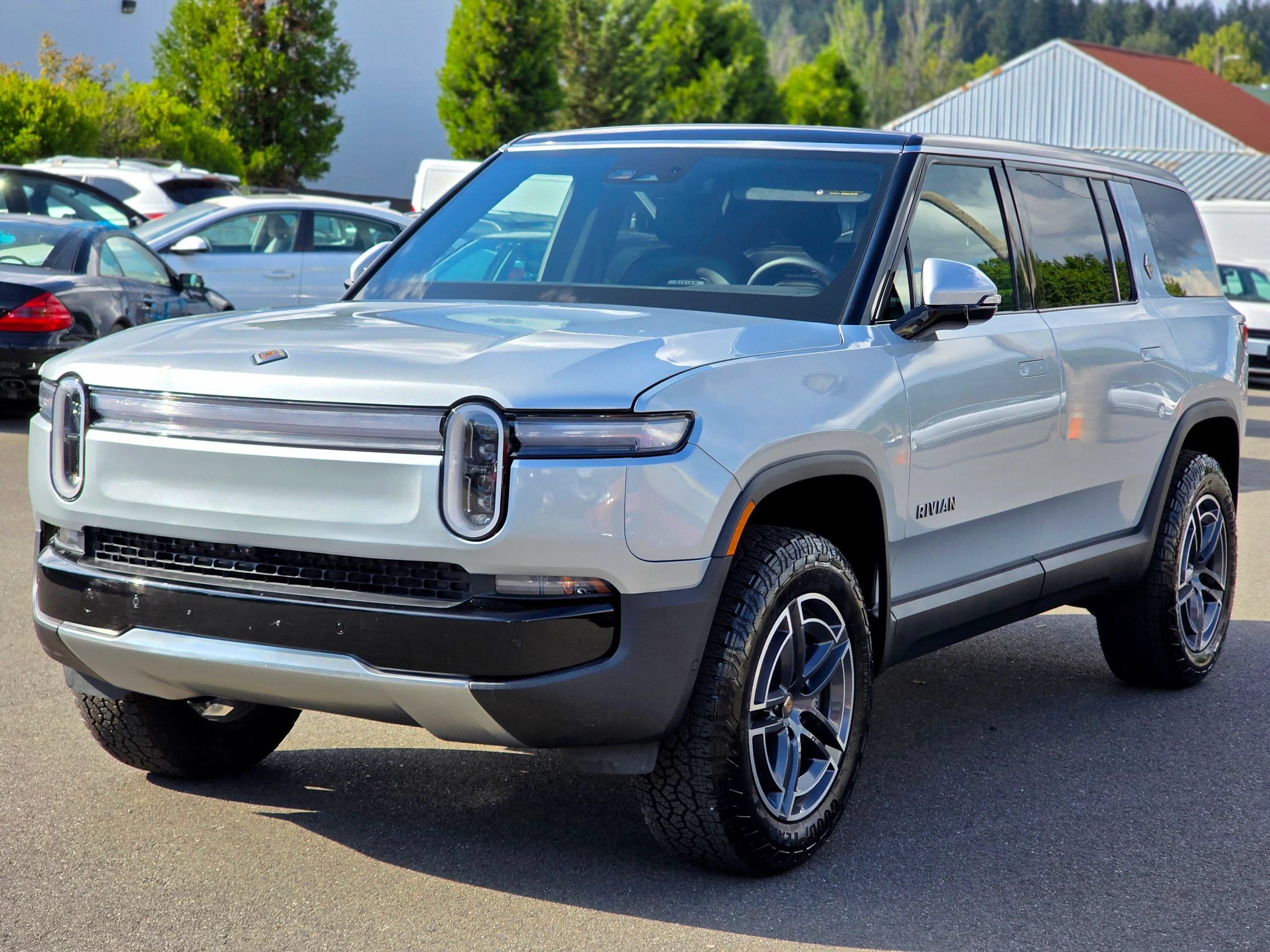 Used 2025 Rivian R1S Adventure Dual AWD/4WD image 5