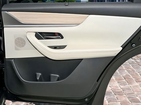 New 2024 MAZDA CX-90 Plug-In Hybrid w/ Premium Plus AWD/4WD image 12