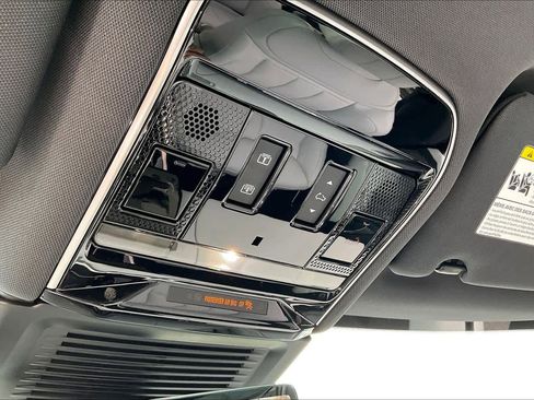 Used 2025 Land Rover Range Rover Sport SE image 38