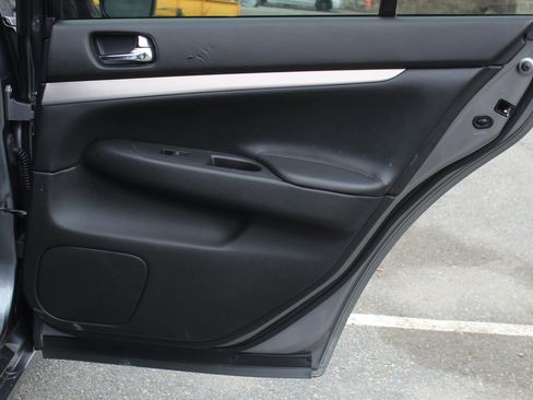 Used 2015 INFINITI Q40 Sedan 4D w/ Navigation Package image 16