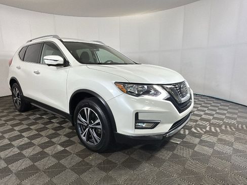 Used 2020 Nissan Rogue SV AWD/4WD image 1