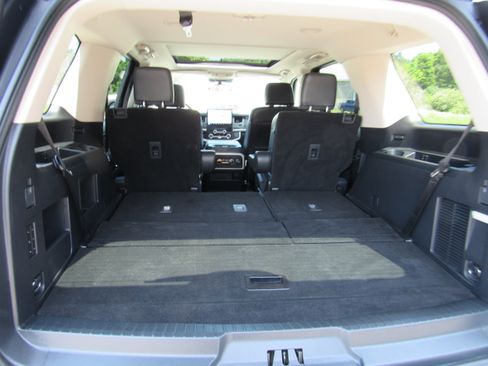 Used 2024 Ford Expedition XLT AWD/4WD image 34