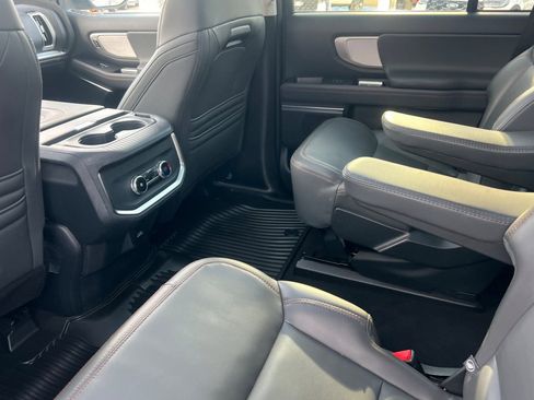 Used 2025 Ford Expedition Active AWD/4WD image 13