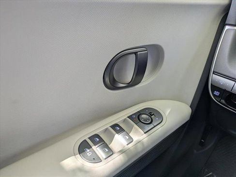 New 2025 Hyundai Ioniq 5 SE image 17