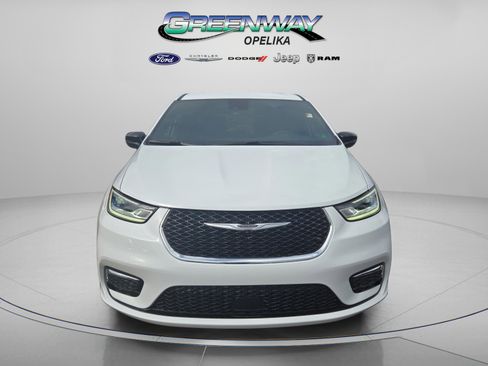 New 2026 Chrysler Pacifica Select image 2