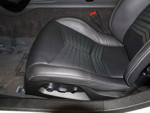 Used 2023 Chevrolet Corvette Stingray Preferred Cpe w/ Z51 Performance Package RWD image 18