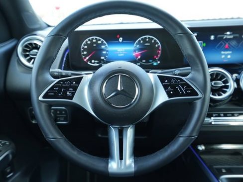 Used 2025 Mercedes-Benz GLB 250 4MATIC image 24