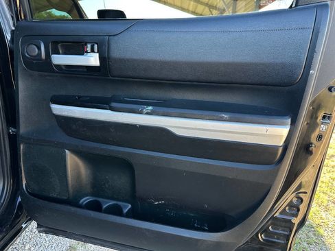 Used 2017 Toyota Tundra SR5 w/ SR5 Upgrade Package image 19