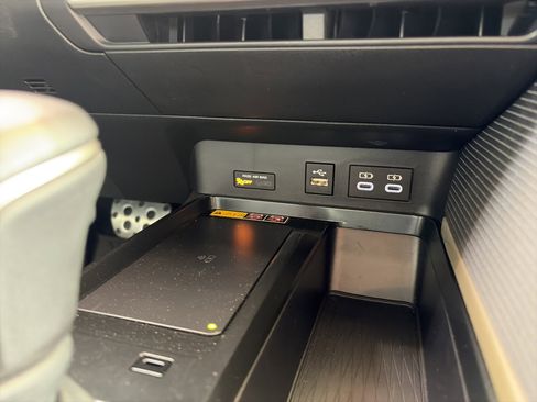 Certified 2025 Toyota Camry SE image 24