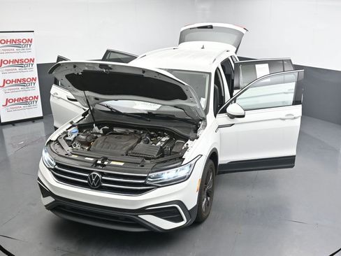 Used 2024 Volkswagen Tiguan SE AWD/4WD image 41