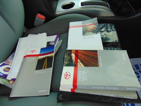 Used 2015 Toyota Tacoma 4x4 Double Cab w/ TRD Off-Road Package image 23