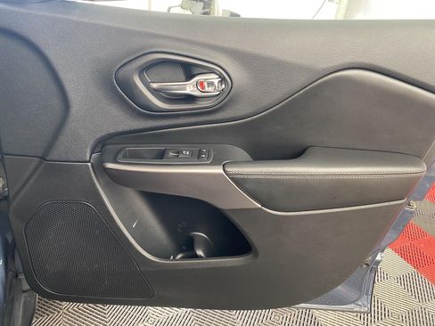 Used 2019 Jeep Cherokee Limited AWD/4WD image 7