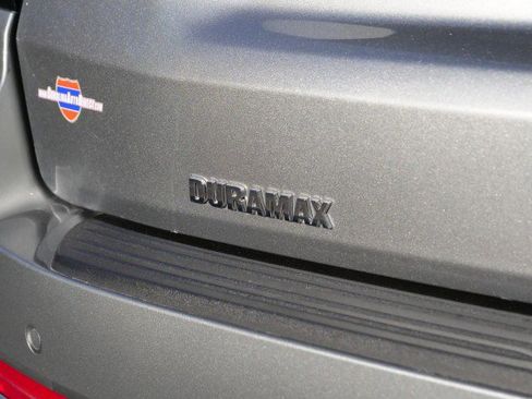 Used 2025 Chevrolet Suburban Premier image 9