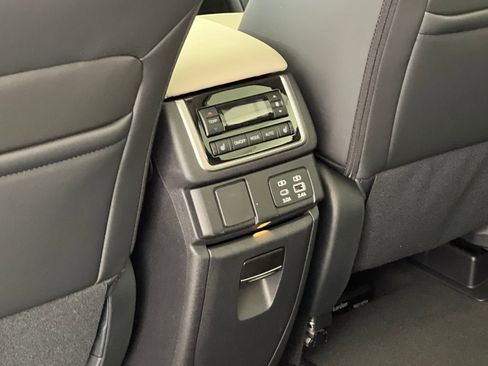 New 2026 Subaru Ascent Limited AWD/4WD image 38