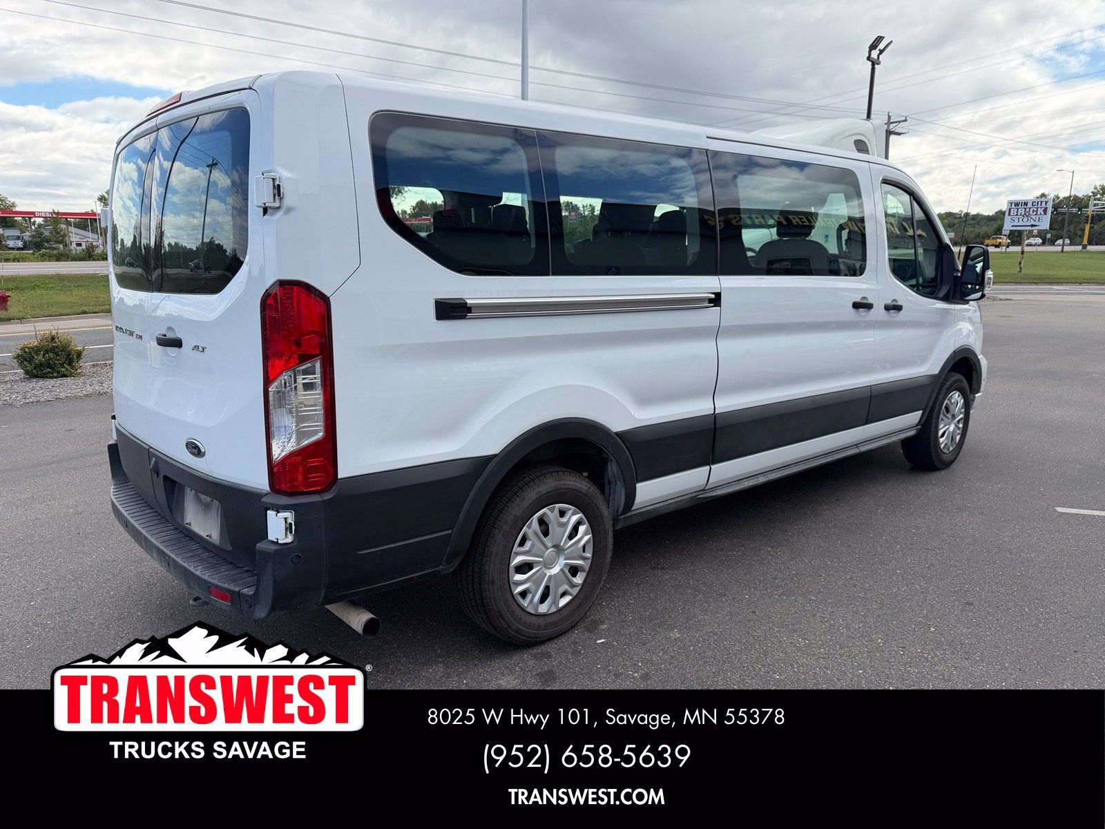 Used 2025 Ford Transit 350 XLT RWD image 3
