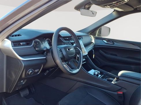 New 2025 Jeep Grand Cherokee 4WD image 8