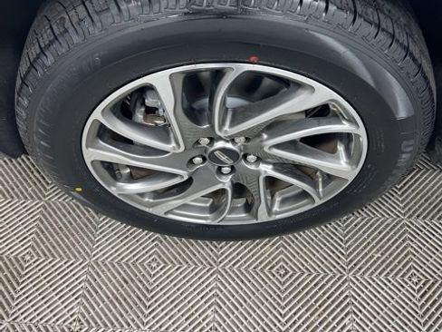 Certified 2022 Lincoln Corsair Standard w/ Equipment Group 101A image 7