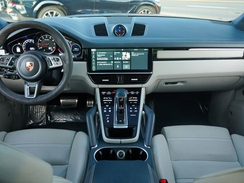 Used 2019 Porsche Cayenne Turbo image 43