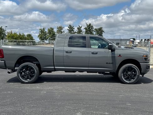 New 2026 RAM 2500 Laramie AWD/4WD image 2