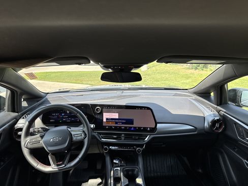 Used 2025 Chevrolet Equinox EV RS AWD/4WD image 18