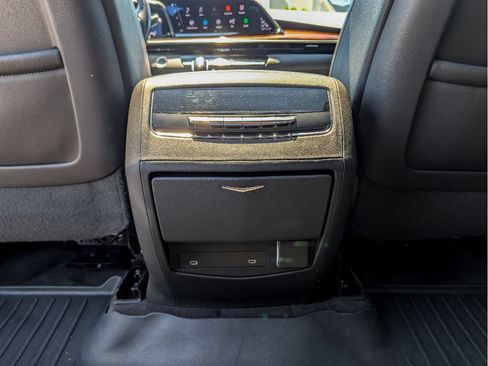 Used 2023 Cadillac Escalade Premium Luxury AWD/4WD image 18