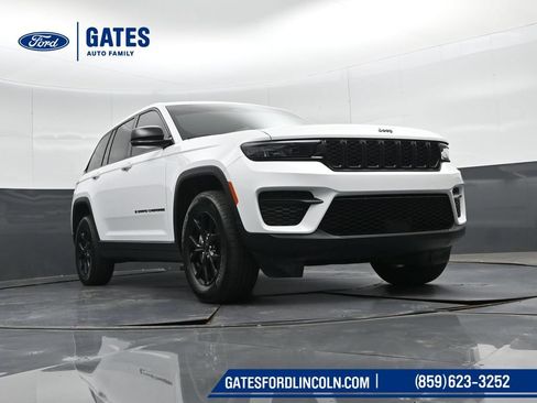 Used 2025 Jeep Grand Cherokee 4WD image 48