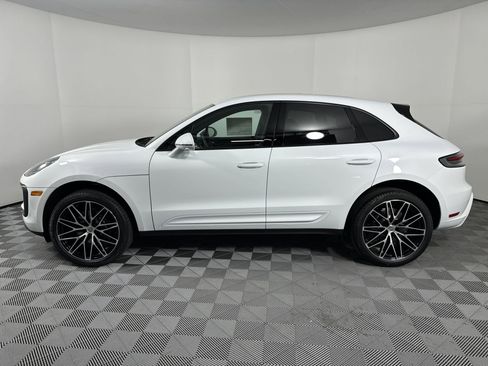 Certified 2025 Porsche Macan image 2