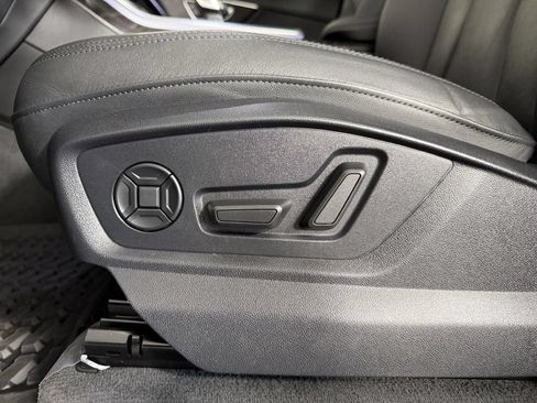 Used 2023 Audi Q7 3.0T Premium AWD/4WD image 32