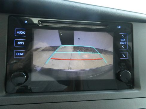 Used 2015 Toyota Sienna XLE FWD image 24