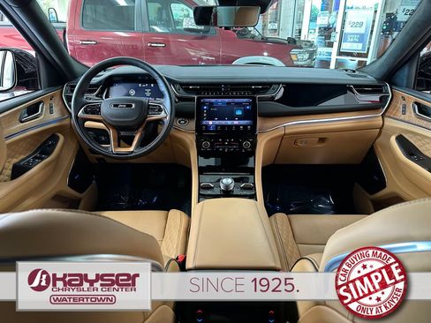 Used 2025 Jeep Grand Cherokee Summit AWD/4WD image 15