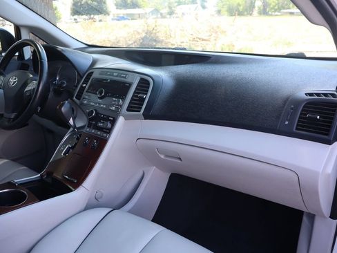 Used 2009 Toyota Venza AWD image 17